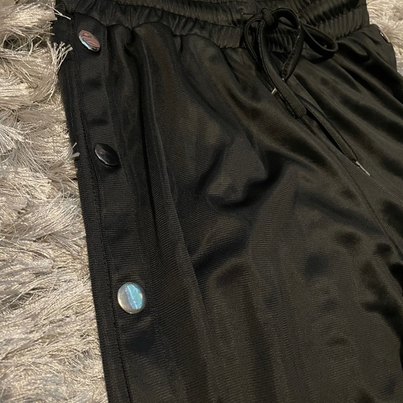 black snap athletic fashion - Picture 3 of 3